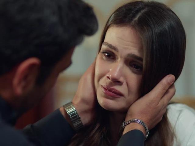 Uzak Şehir'de kriz &ccedil;ıktı! Başrol Bur&ccedil; K&uuml;mbetlioğlu'nun son hamlesi şaşırttı