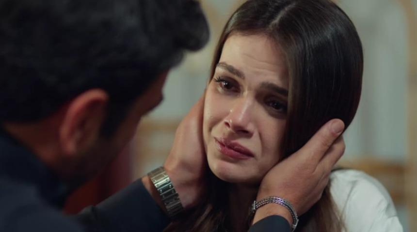 Uzak Şehir'de kriz &ccedil;ıktı! Başrol Bur&ccedil; K&uuml;mbetlioğlu'nun son hamlesi şaşırttı