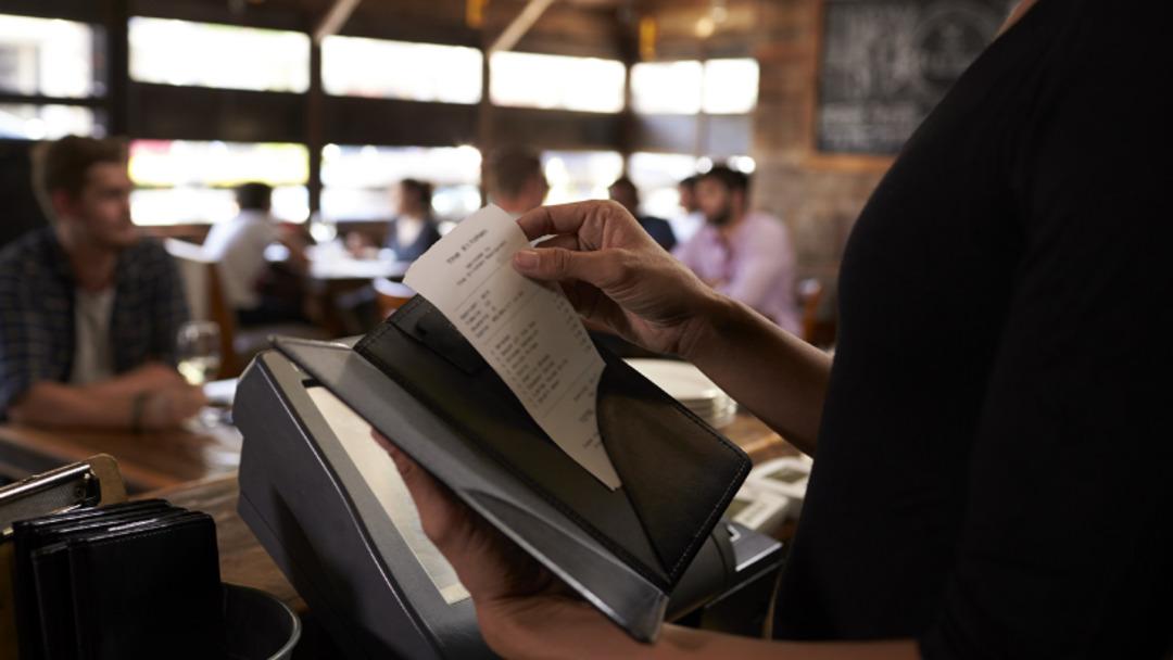 Restoranlarda "s&uuml;rpriz hesap" d&ouml;nemi bitti: Kuver ve servis &uuml;cretine resmi yasak! 1