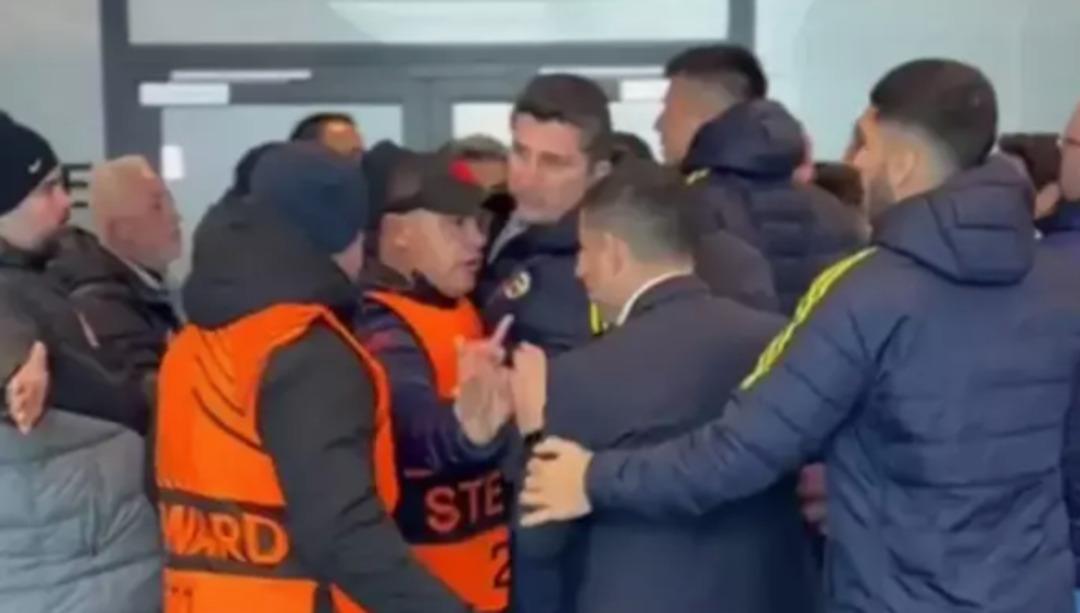 FCSB-Fenerbah&ccedil;e ma&ccedil;ının devre arasında ortalık karışmış! G&ouml;r&uuml;nt&uuml;ler ortaya &ccedil;ıktı 2