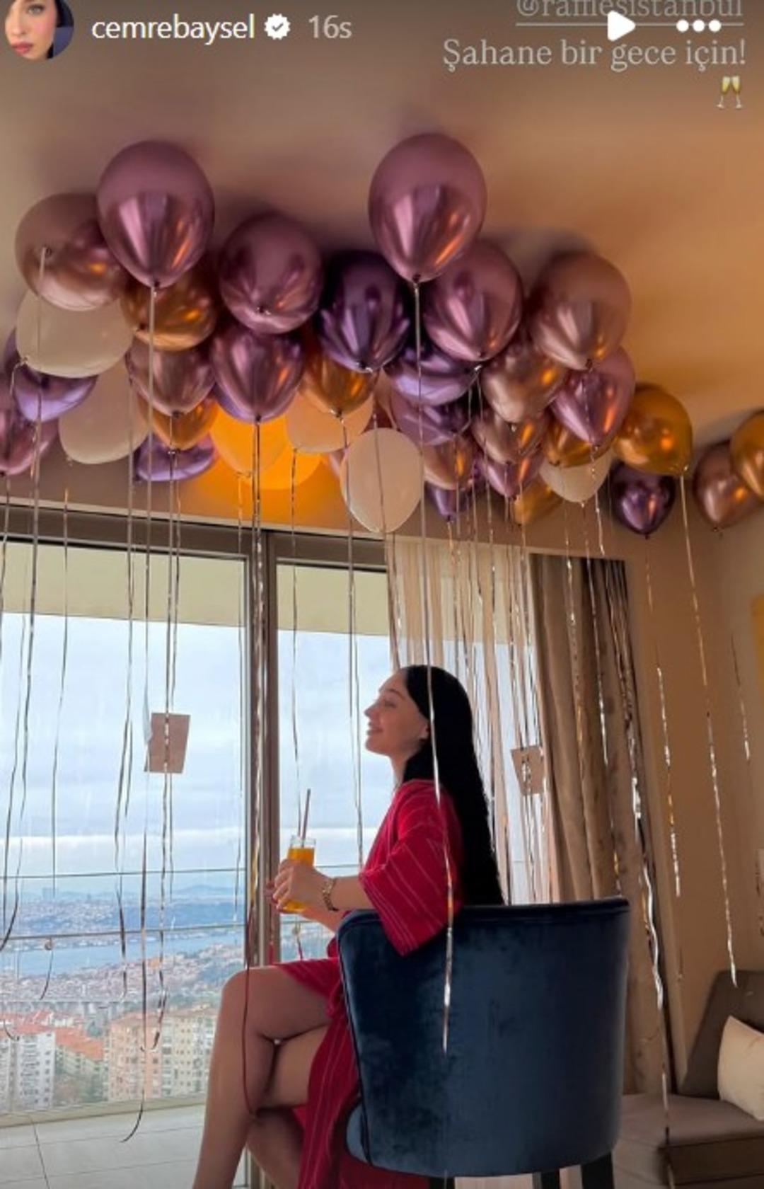 Cemre Baysel &ouml;zel gece i&ccedil;in hazırlandı! Beyaza b&uuml;r&uuml;nd&uuml;  1