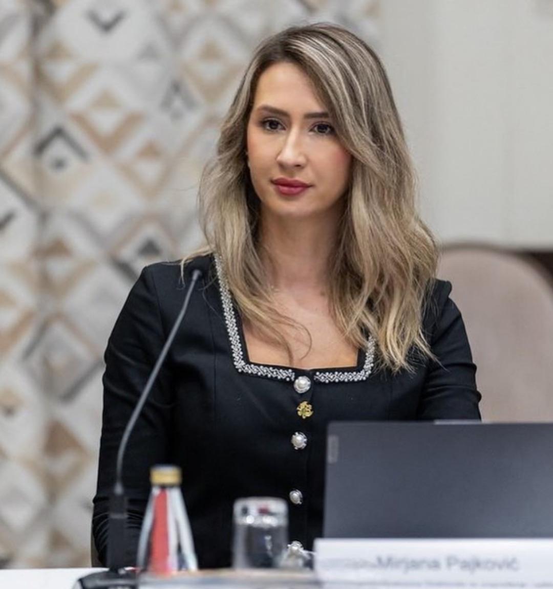 M&uuml;stehcen g&ouml;r&uuml;nt&uuml;leri internete sızdı! Karadağ karıştıran video... İstifalar peş peşe geldi 2