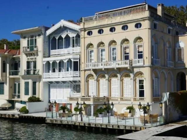 Aile &uuml;yeleri birbirine d&uuml;şt&uuml;! Kara Todori Yalısı icradan satılıyor, fiyatı dudak u&ccedil;uklattı