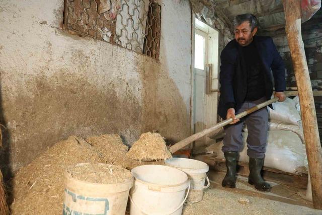 Elazığ&rsquo;da besicilerin kış mesaisi 1