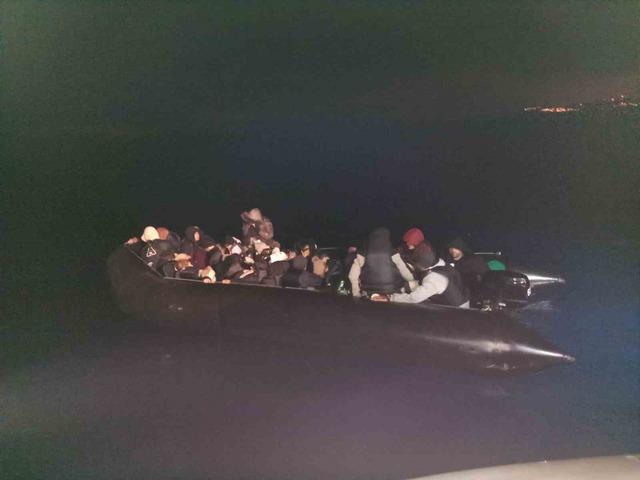 İzmir a&ccedil;ıklarında 43 d&uuml;zensiz g&ouml;&ccedil;men yakalandı 1