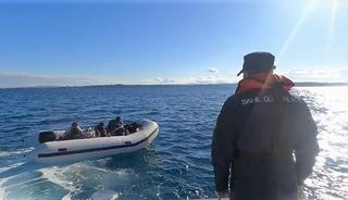 İzmir a&ccedil;ıklarında 43 d&uuml;zensiz g&ouml;&ccedil;men yakalandı