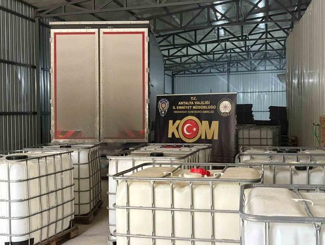 Antalya&rsquo;da son 1 haftada su&ccedil; işleme amacıyla &ouml;rg&uuml;t kurma ve ka&ccedil;ak&ccedil;ılık su&ccedil;larından 14 kişi tutuklandı 1