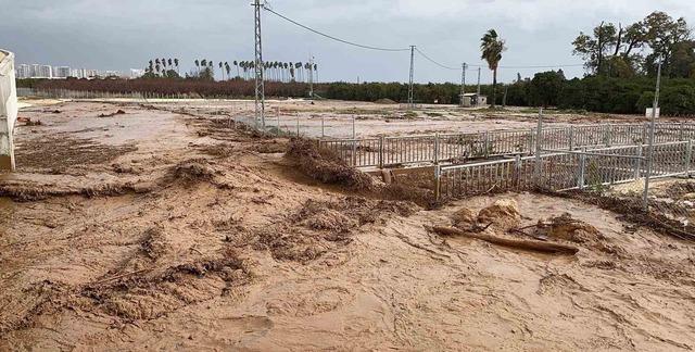 Erdemli&rsquo;de şiddetli yağış sele neden oldu 3