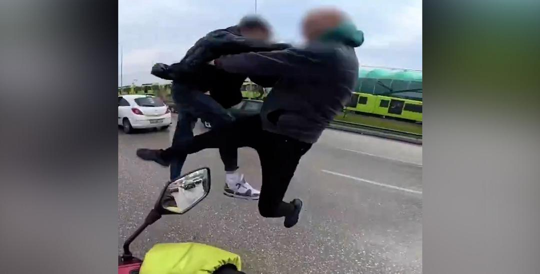 Trafikte kung fu filmlerini aratmayan kavga! O anlar kamerada 2