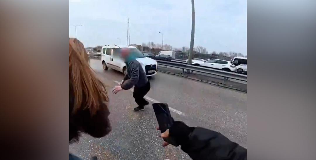 Trafikte kung fu filmlerini aratmayan kavga! O anlar kamerada 7