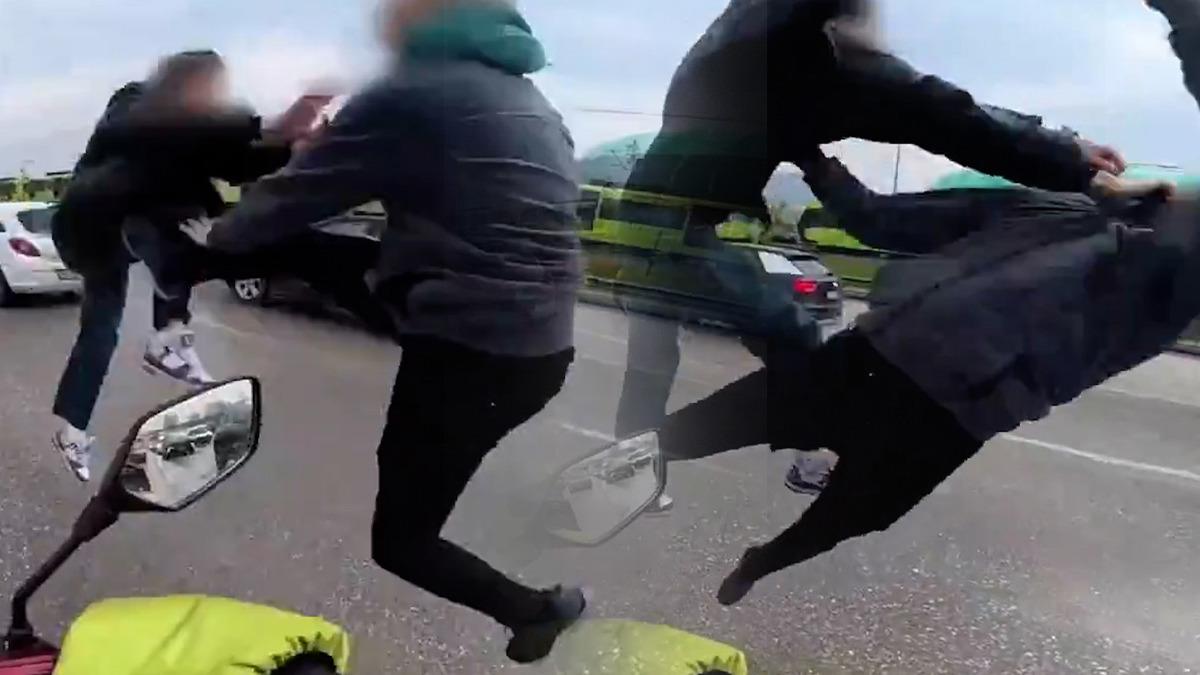 Trafikte kung fu filmlerini aratmayan kavga! O anlar kamerada - Güncel Haberler