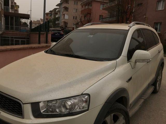 Bilecik’e yağan çamur, araçlar, yollar ve kaldırımları kapladı