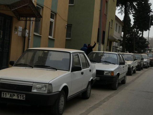 Bilecik’e yağan çamur, araçlar, yollar ve kaldırımları kapladı