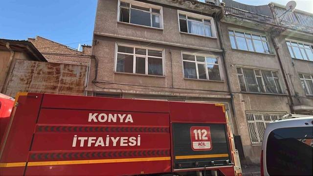 Konya&rsquo;da apartmanda yangın paniği 1