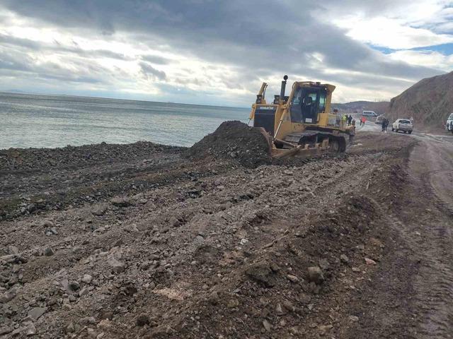 Tekirdağ&rsquo;da heyelan: Yol kapatıldı 3