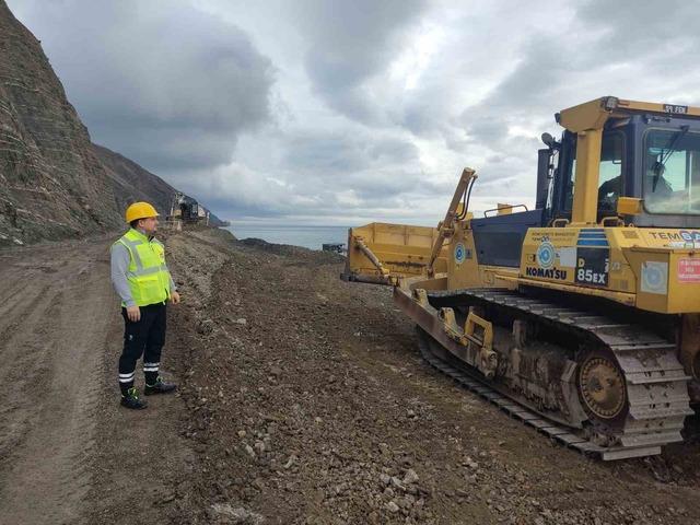 Tekirdağ&rsquo;da heyelan: Yol kapatıldı 1