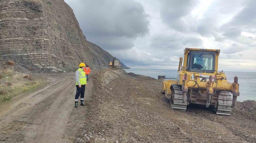 Tekirdağ&rsquo;da heyelan: Yol kapatıldı