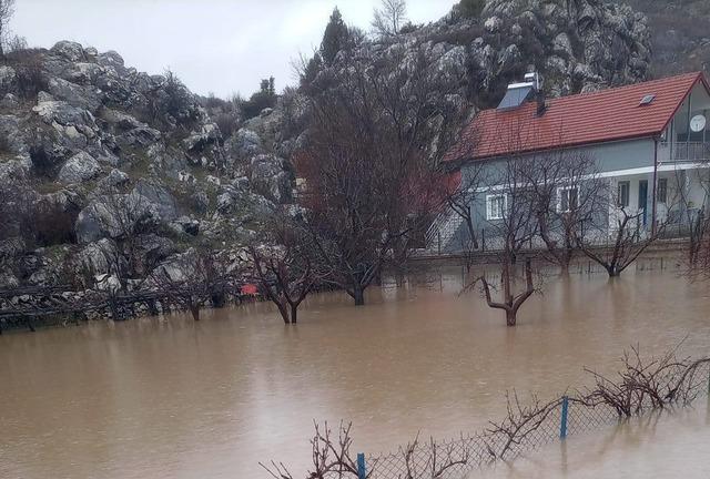 Derebucak’ta araziler sular altında kaldı 2