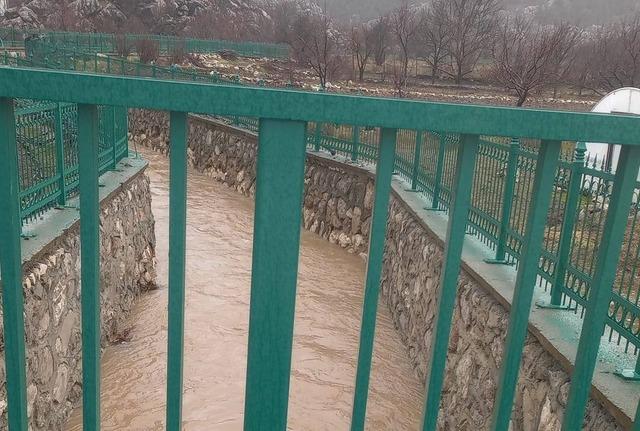 Derebucak’ta araziler sular altında kaldı 1