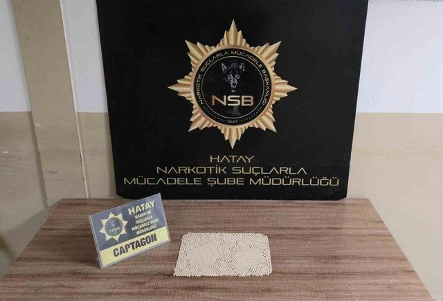 Antakya&rsquo;da ara&ccedil;ta captagon hap ele ge&ccedil;irildi: 2 tutuklama 1