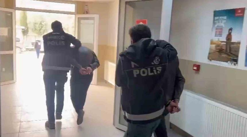 Antakya&rsquo;da ara&ccedil;ta captagon hap ele ge&ccedil;irildi: 2 tutuklama