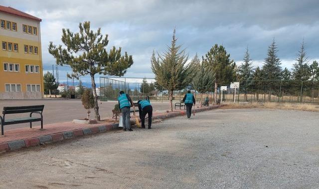 Beyşehir&rsquo;de y&uuml;k&uuml;ml&uuml;ler ara tatilde okulları temizledi 1