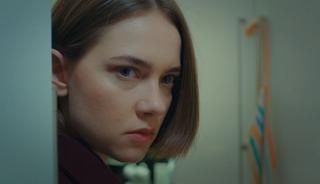 Setlere geri d&ouml;n&uuml;yor! İddialı diziye girdi 