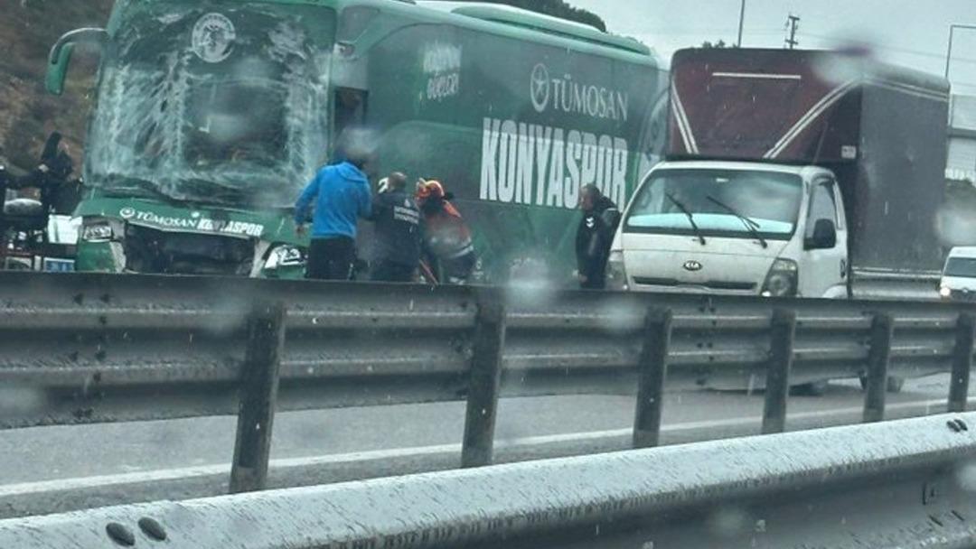 SON DAKİKA: Beşiktaş ile karşılaşacaklardı! Konyaspor U-19 takım otob&uuml;s&uuml; TEM de TIR ile &ccedil;arpıştı 2