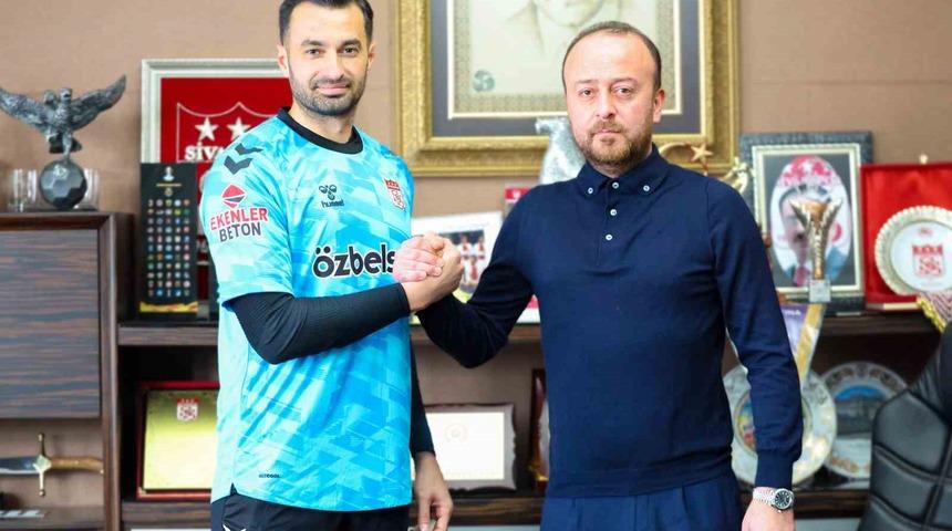 Sivasspor&rsquo;da transfer yasağı kalktı, ilk imza G&ouml;khan Akkan&rsquo;dan