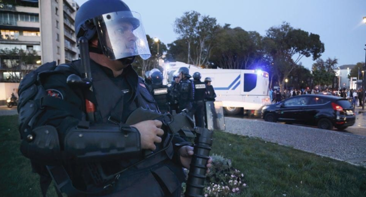 Fransa'da IŞİD'li terörist süpermarketteki müşterileri rehin aldı G3