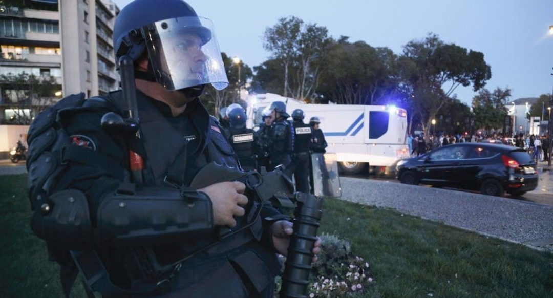 Fransa'da IŞİD'li ter&ouml;rist s&uuml;permarketteki m&uuml;şterileri rehin aldı