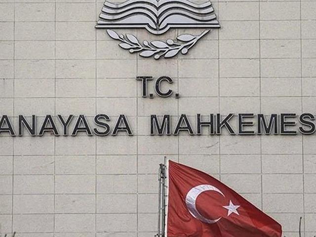 CHP, en d&uuml;ş&uuml;k emekli aylığı kanununu AYM&rsquo;ye taşıdı!