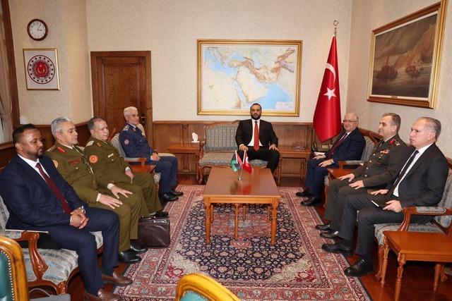 Bakan G&uuml;ler, Libya Savunma Bakan Vekili Zubi&rsquo;yi kabul etti 1