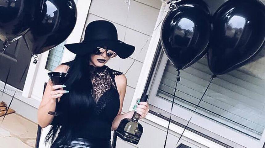 30. yaşını cenaze t&ouml;reni d&uuml;zenleyerek kutladı