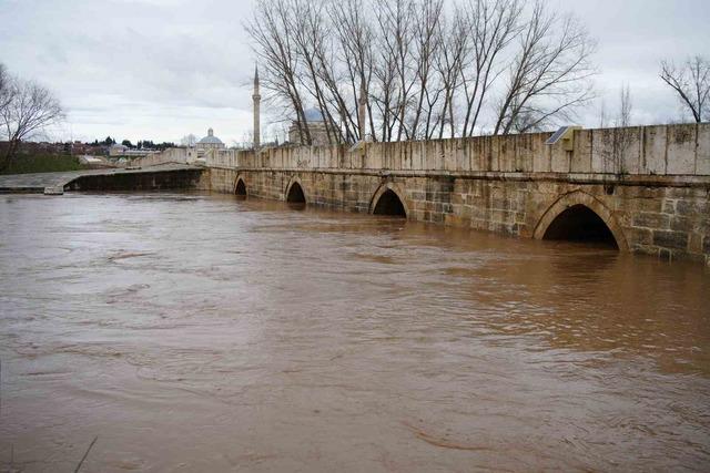 Tunca Nehri alarm veriyor: Tarım arazileri sular atında kaldı 5