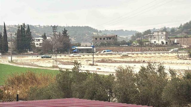 Adana’yı sağanak vurdu: Caddelerde araçlar mahsur kaldı