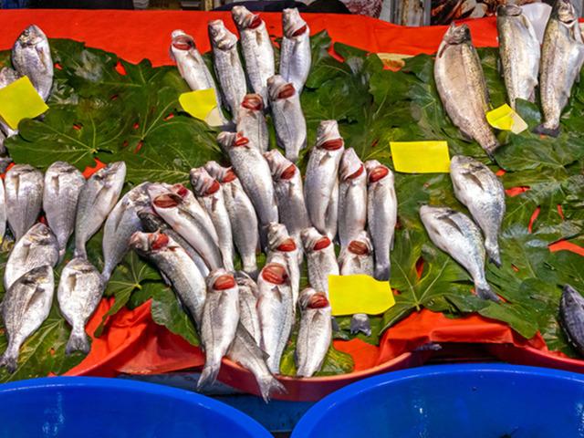 Taze balık se&ccedil;erken balık&ccedil;ıların ilk baktığı yer!