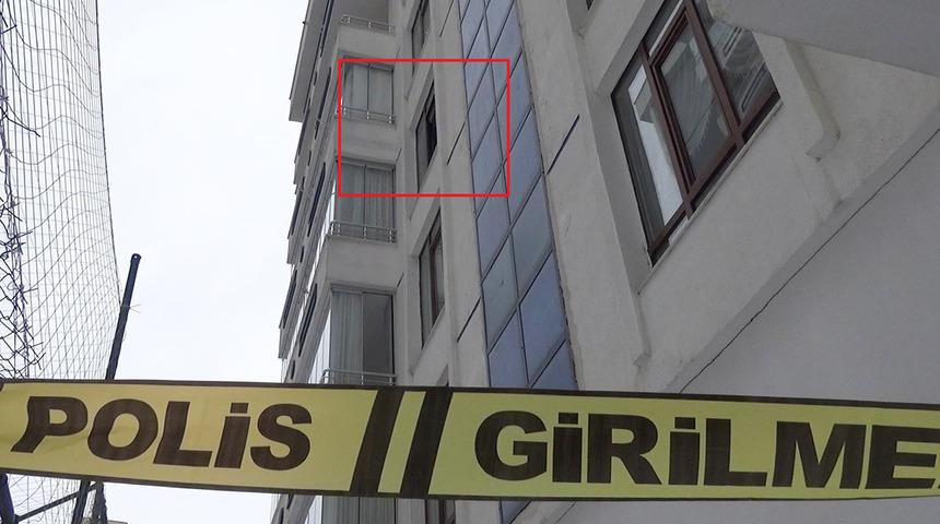 Cam silerken 3&rsquo;&uuml;nc&uuml; kattan d&uuml;şen &ouml;ğretmen yaşamını yitirdi