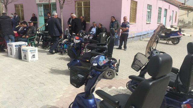 Kulu’da ihtiyaç sahiplerine engelli bisikleti dağıtıldı