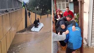 Sağanak yağmura servis aracında yakalananlar merdivenle kurtarıldı