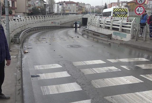 Kamyonet, motosiklete çarptı; 2 kardeşten biri öldü, diğer yaralandı