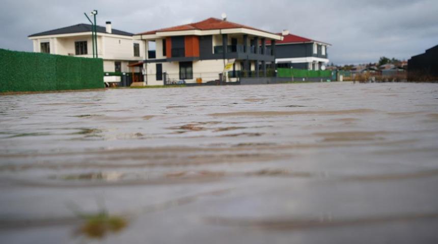 Edirne'de milyonluk villalar sular altında kaldı