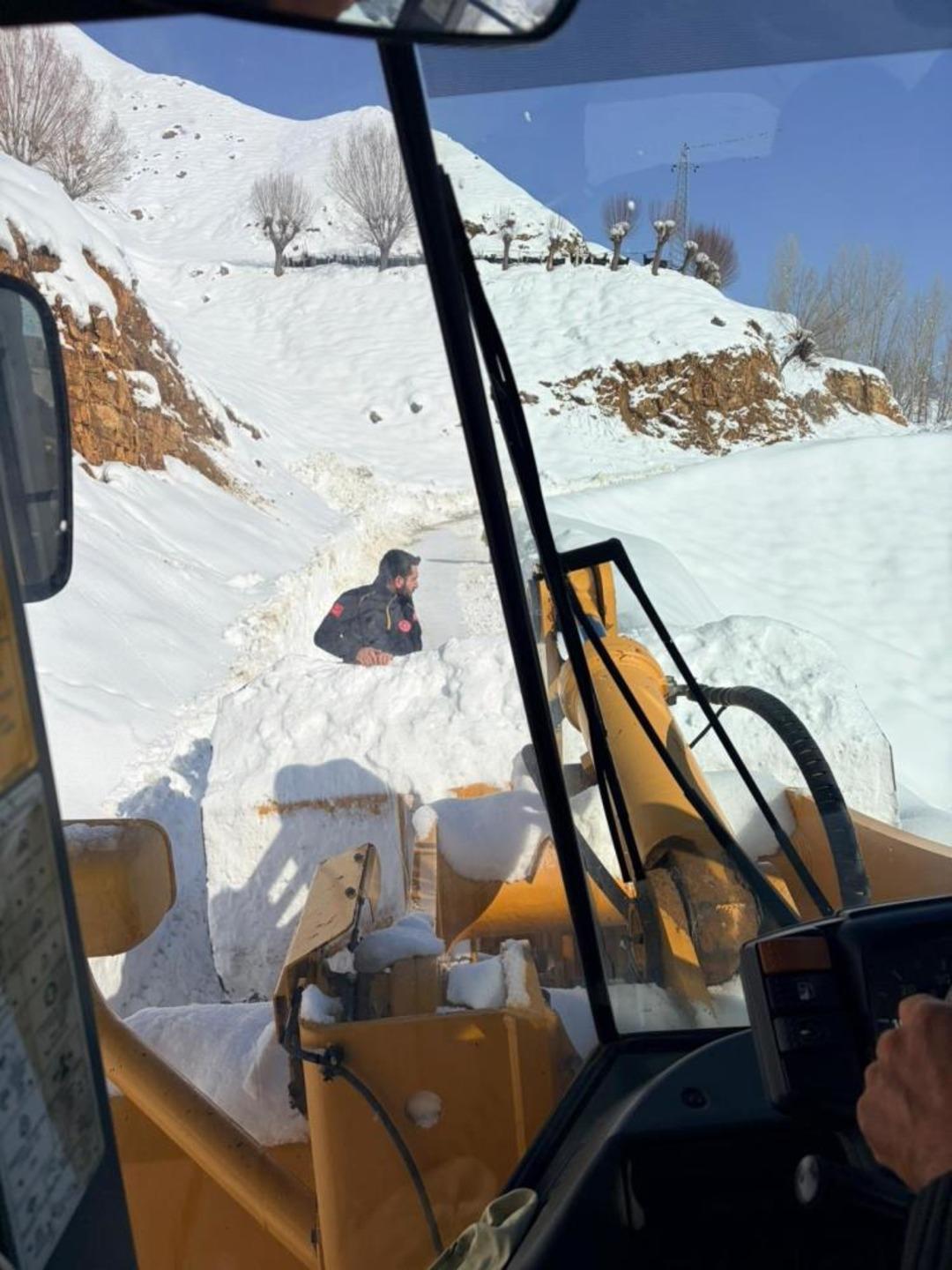 Bing&ouml;l de ekipler karbonmonoksit gazından zehirlenen şahıs i&ccedil;in seferber oldu 1