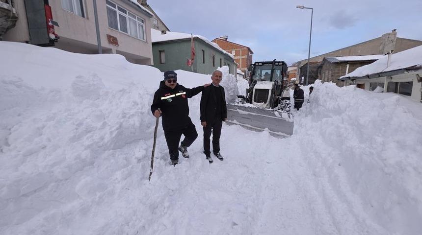 Bektaş Yaylası'nda kar kalınlığı 2,5 metreyi buldu