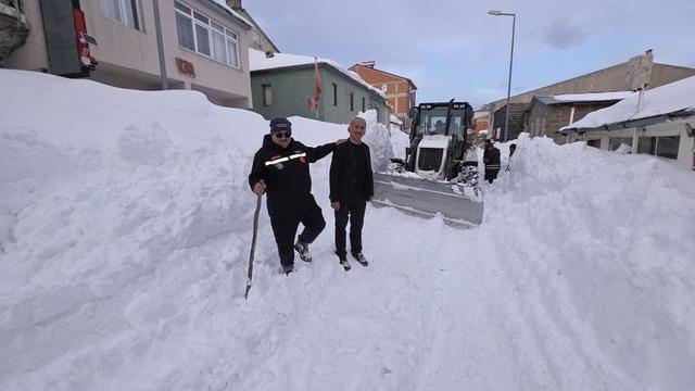 Bektaş Yaylası'nda kar kalınlığı 2,5 metreyi buldu