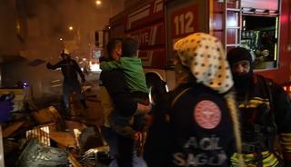 Bina yangınında can pazarı: 8 kişi dumandan etkilendi