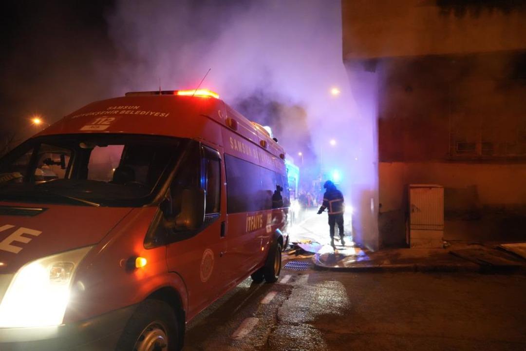 Samsun&rsquo;da bina yangınında can pazarı: 8 kişi dumandan etkilendi 1