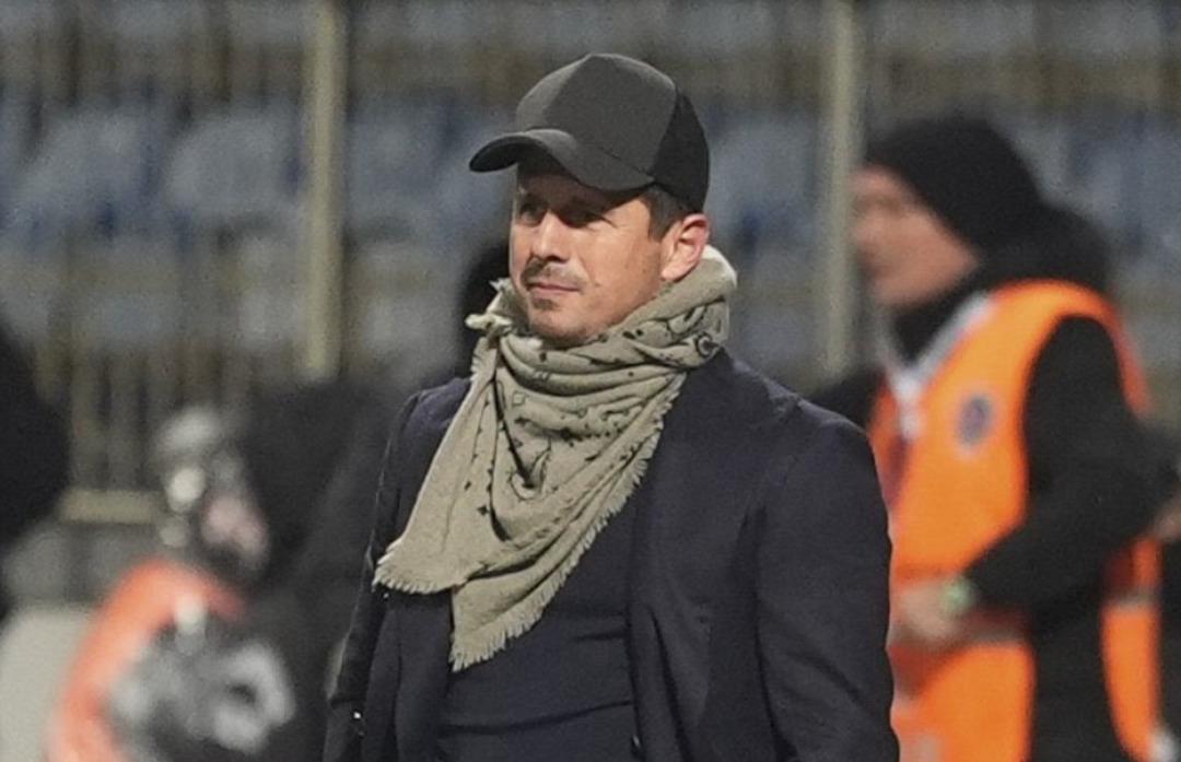 Emre Belözoğlu maçın ardından tribünlere gitti! 2