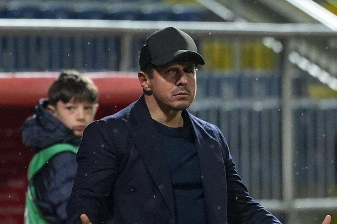 Emre Belözoğlu maçın ardından tribünlere gitti! 4