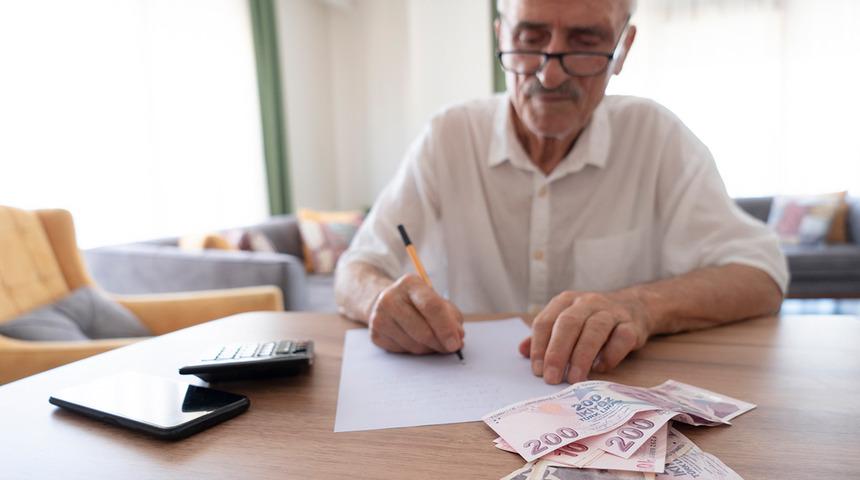 PTT&rsquo;den emeklilere 14 bin TL destek! Uzman isim o bankaları a&ccedil;ıkladı